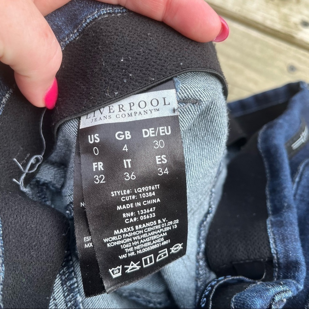 Liverpool Chloe Pull-on Shorts with Rolled Cuff  Dark Wash 0 - Picture 8 of 8